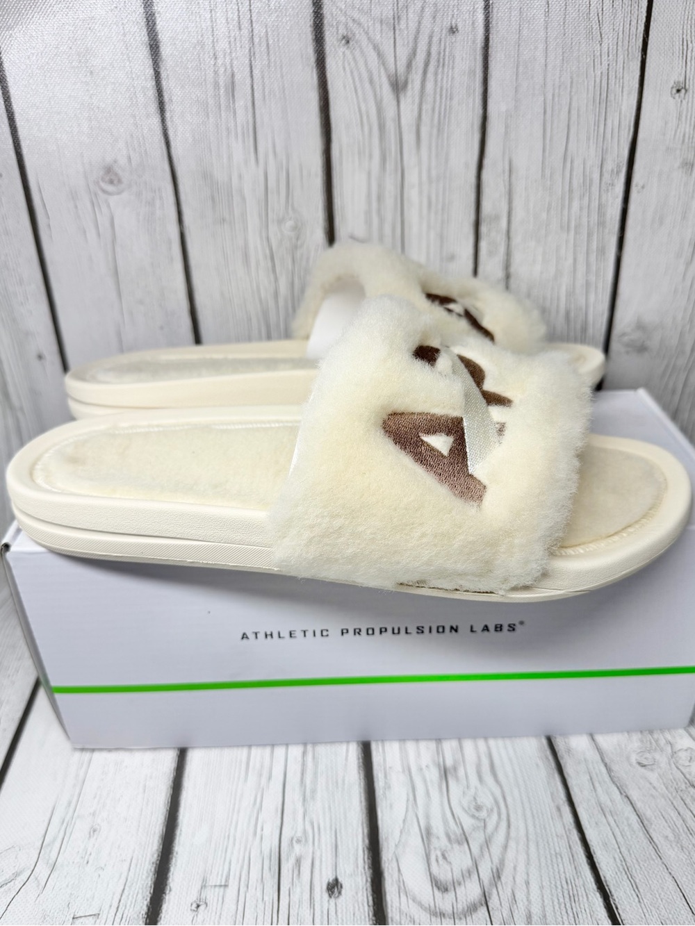 BRAND NEW Size 11 APL Athletic Propulsion Labs Shearling Slides Almond